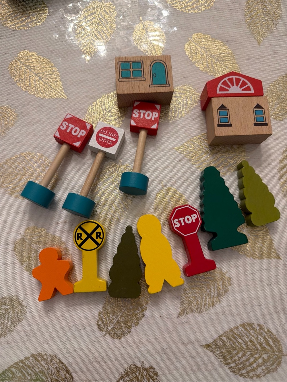 Thomas the train Wooden Kids Toy Road Signs and Trees Play Set -lot of 13